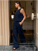 Conjunto Feminino 2 Peças em Denim com Blusa Sem Mangas e Calça Wide Leg