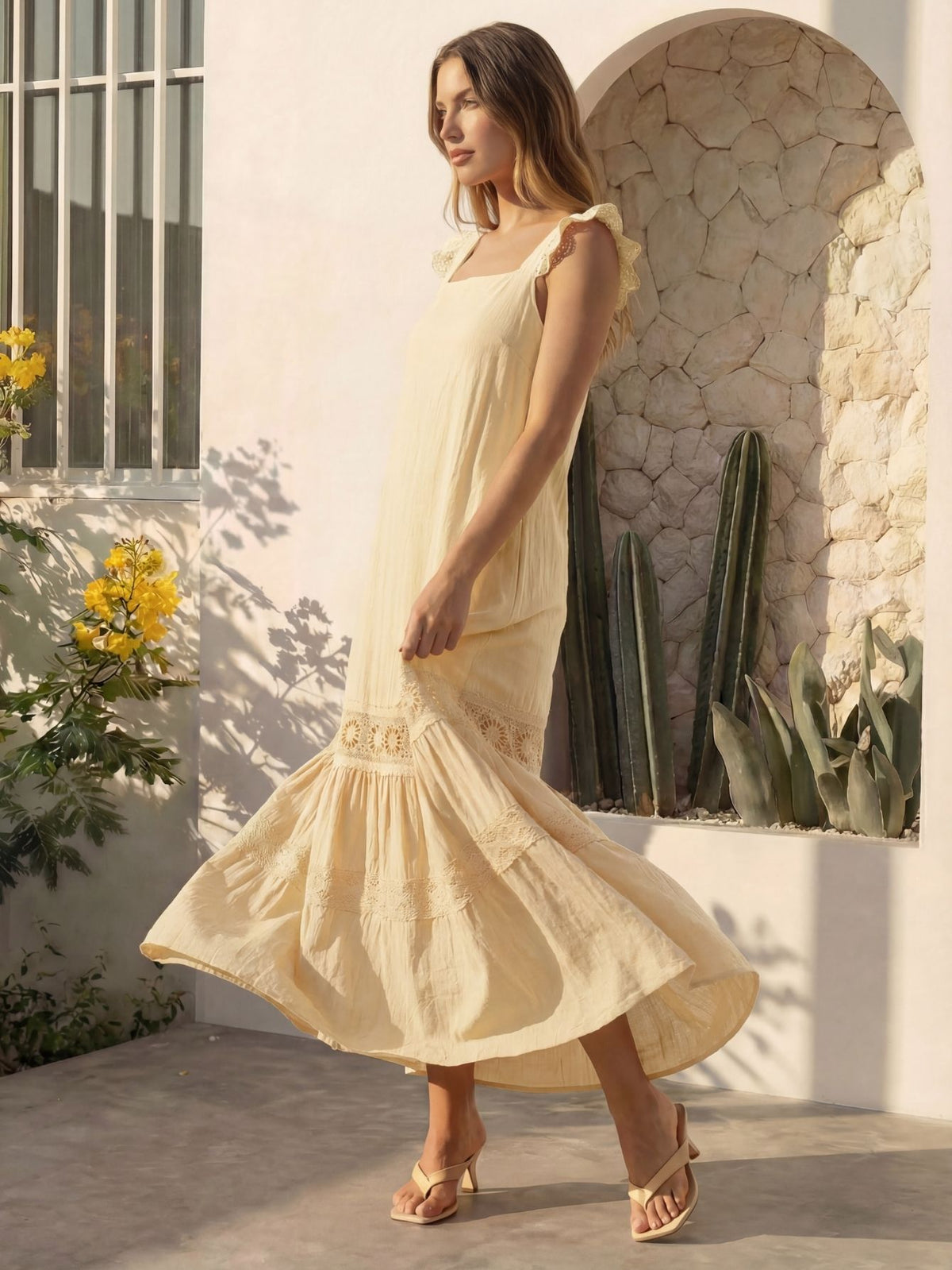 Vestido Longo Feminino de Alça com Decote Quadrado e Saia em Camadas