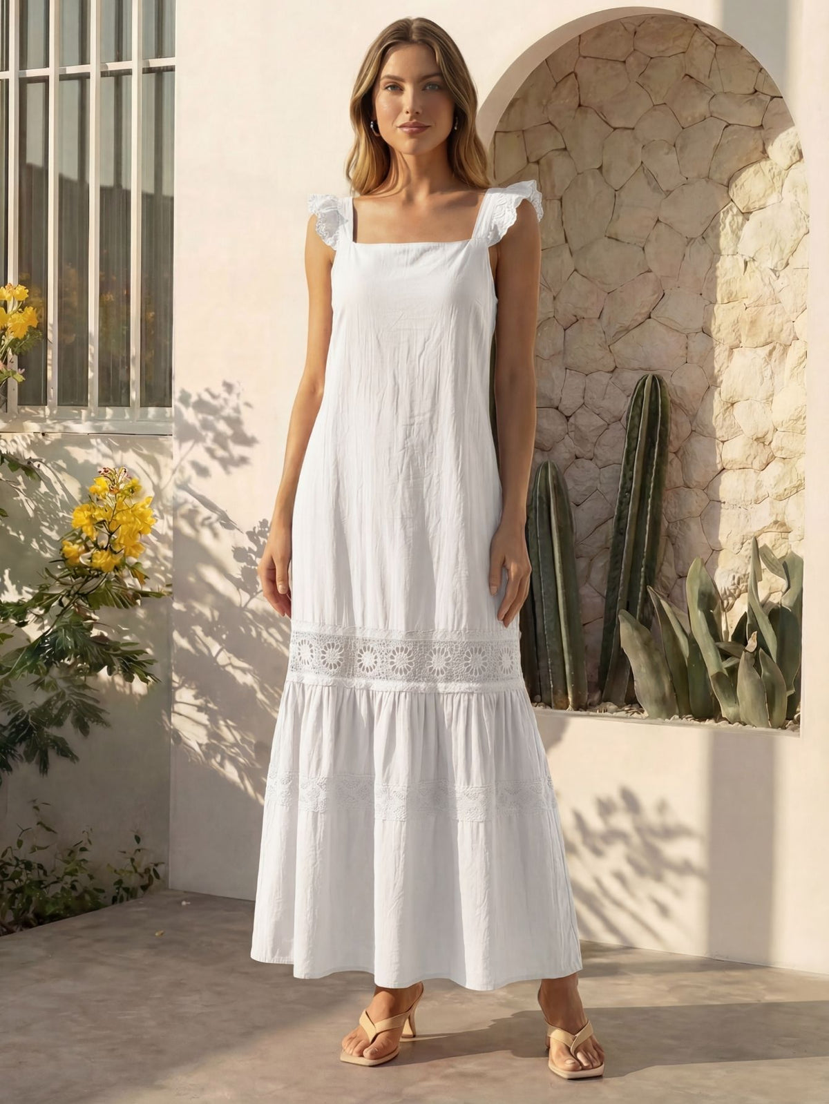 Vestido Longo Feminino de Alça com Decote Quadrado e Saia em Camadas