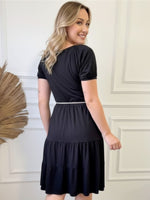 Vestido Feminino Solto de Gola V com Bolsos e Cinto