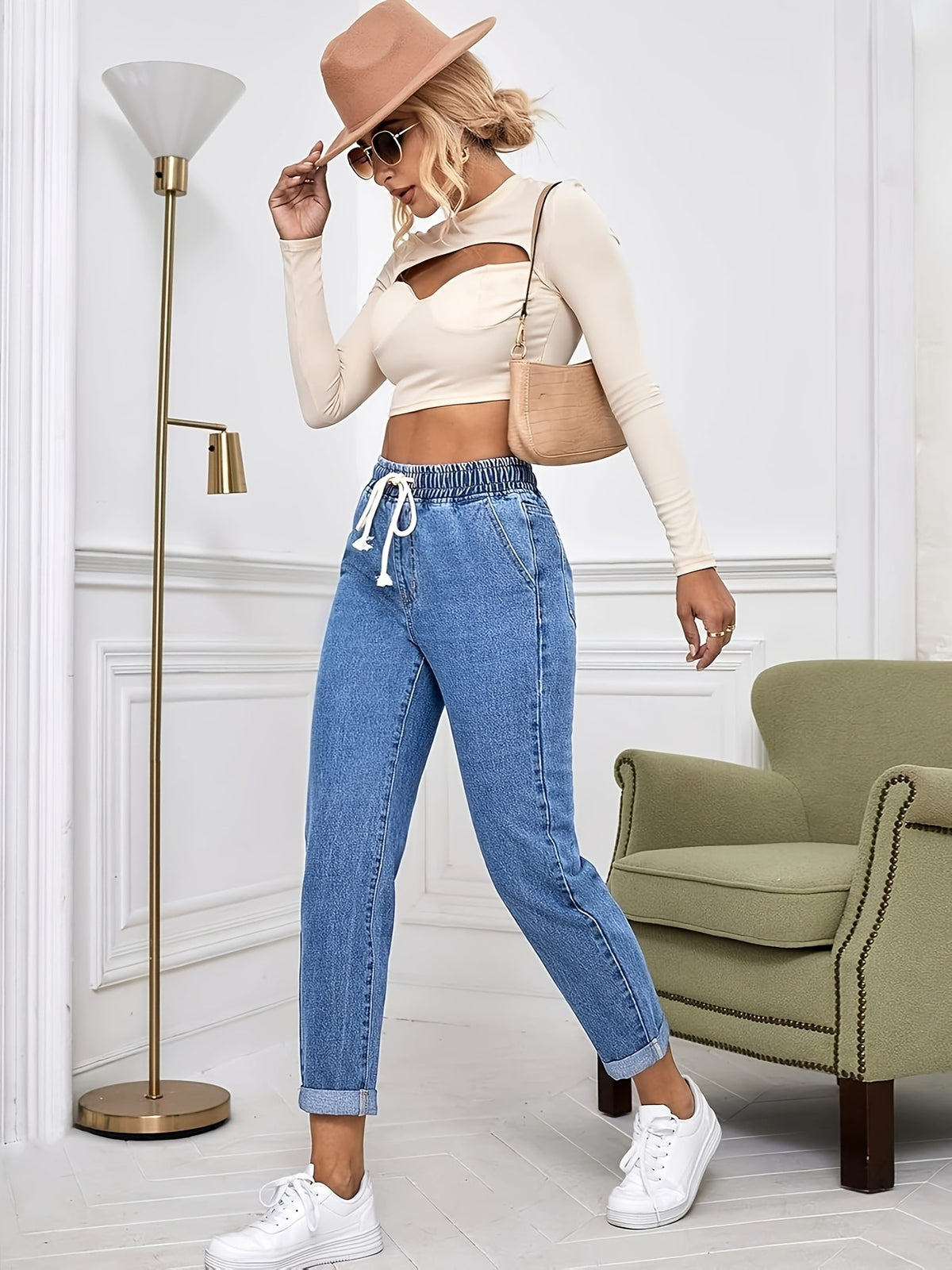Calça Jeans Feminina Cintura Elástica com Barra Dobrada Azul
