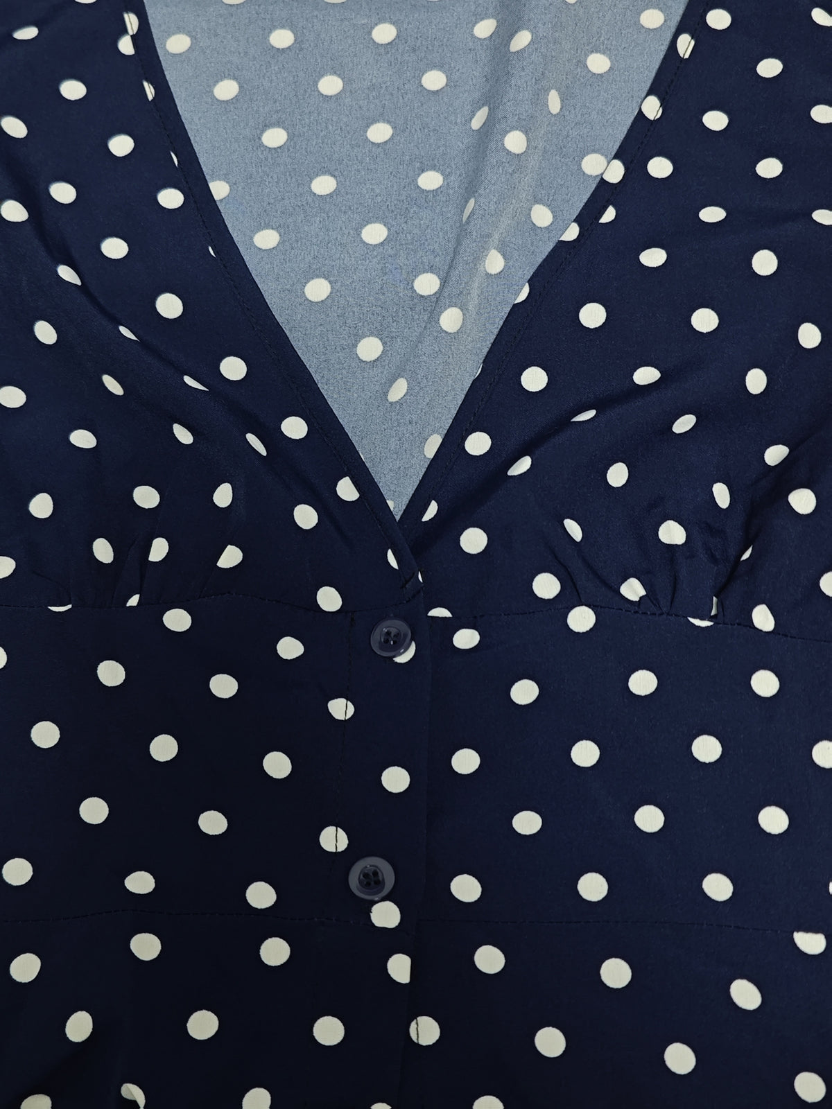 Vestido Longo Poá com Decote V Elegante e Caimento Fluido