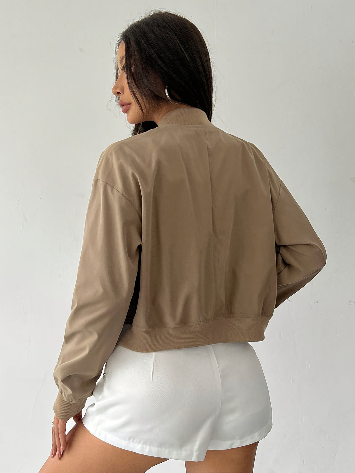 Jaqueta Feminina Cropped com Gola Estilo Bomber Casual