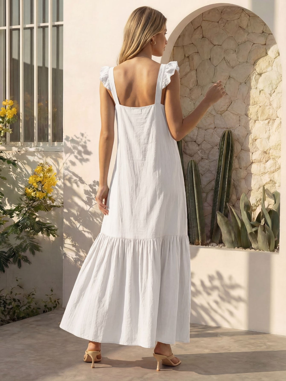 Vestido Longo Feminino de Alça com Decote Quadrado e Saia em Camadas