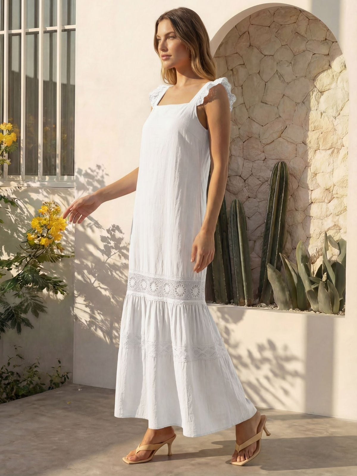 Vestido Longo Feminino de Alça com Decote Quadrado e Saia em Camadas