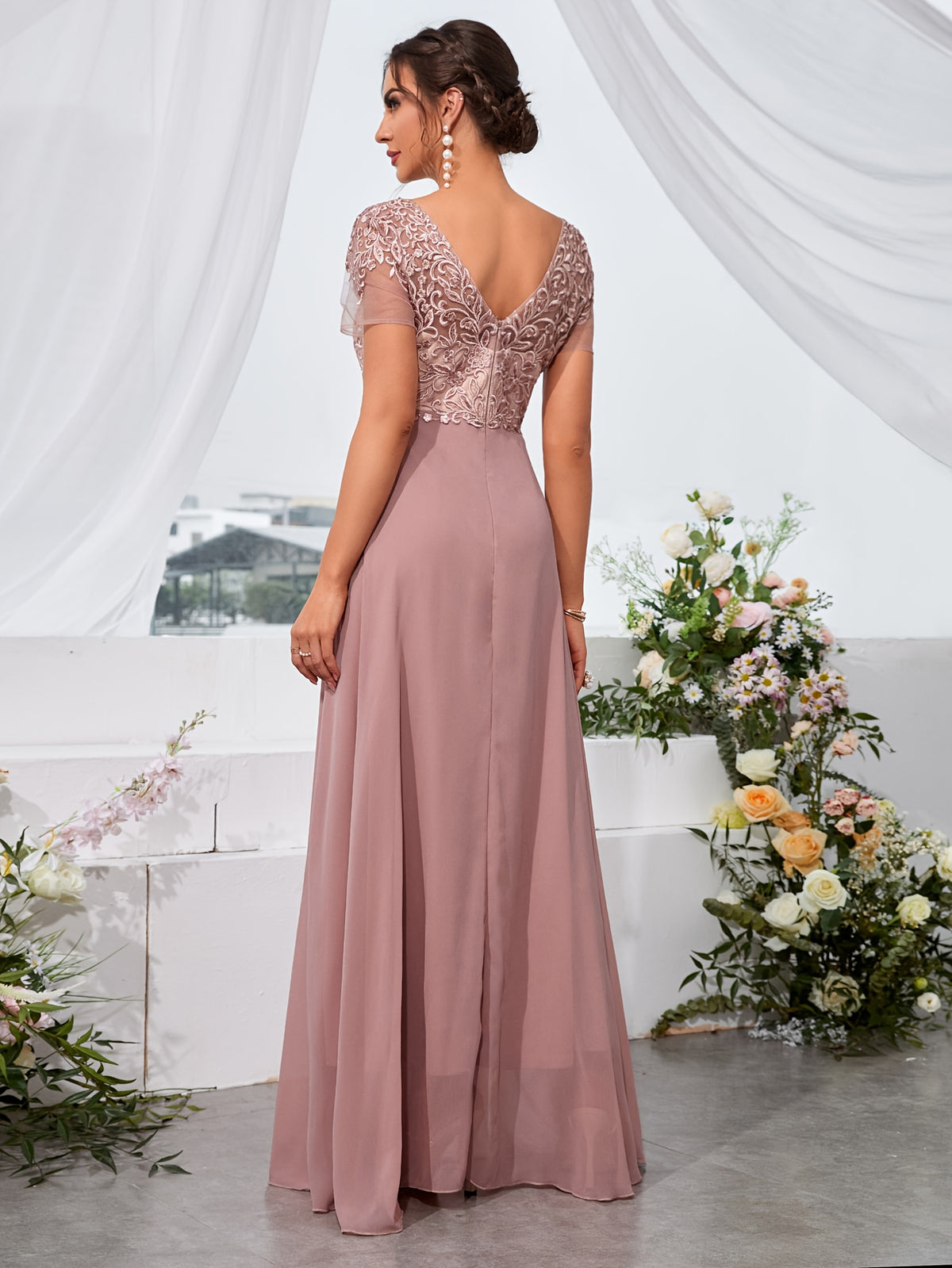 Vestido Chiffon Floral Bordado com Saia Flutuante para Festa