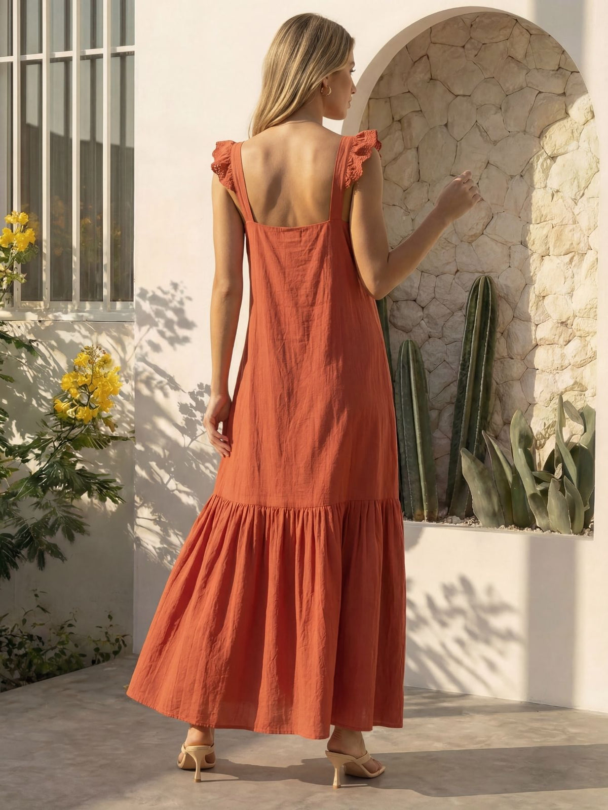 Vestido Longo Feminino de Alça com Decote Quadrado e Saia em Camadas