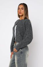 Cardigan Feminino Cropped de Tricô com Botões e Gola Redonda