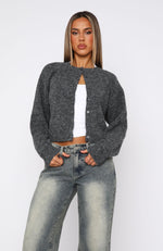 Cardigan Feminino Cropped de Tricô com Botões e Gola Redonda