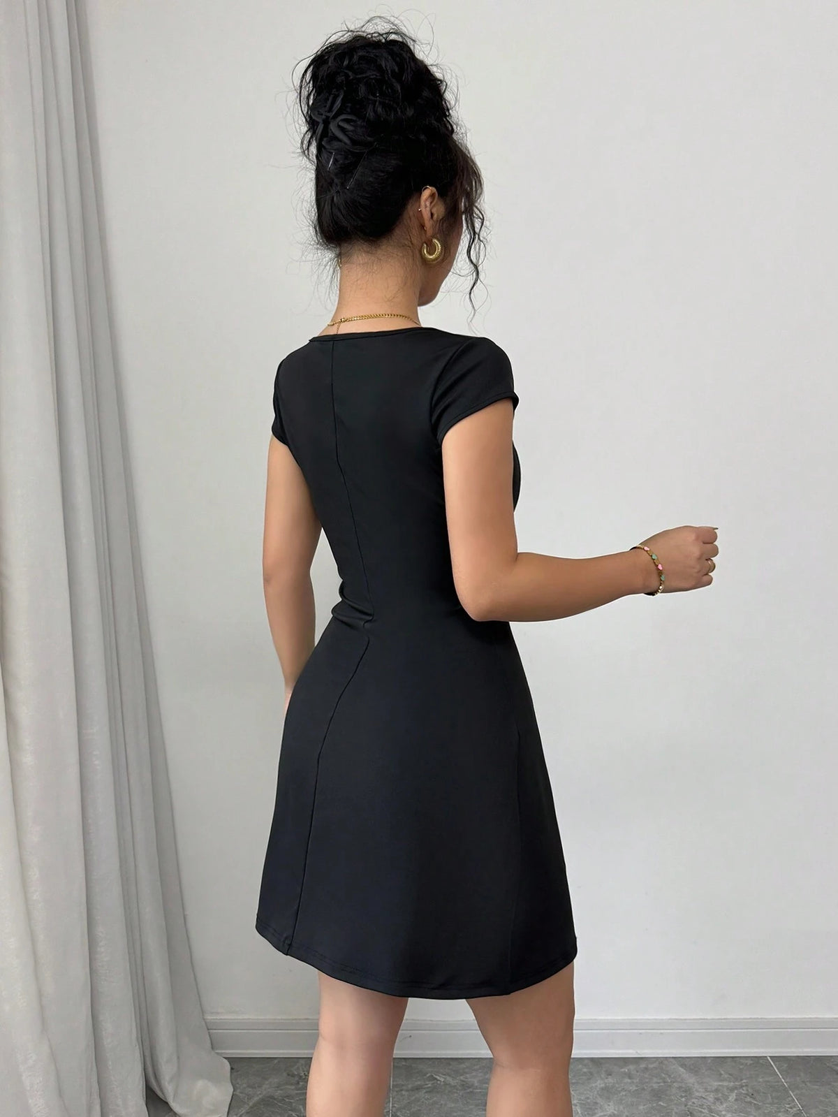 Vestido Curto Evasê Preto Feminino