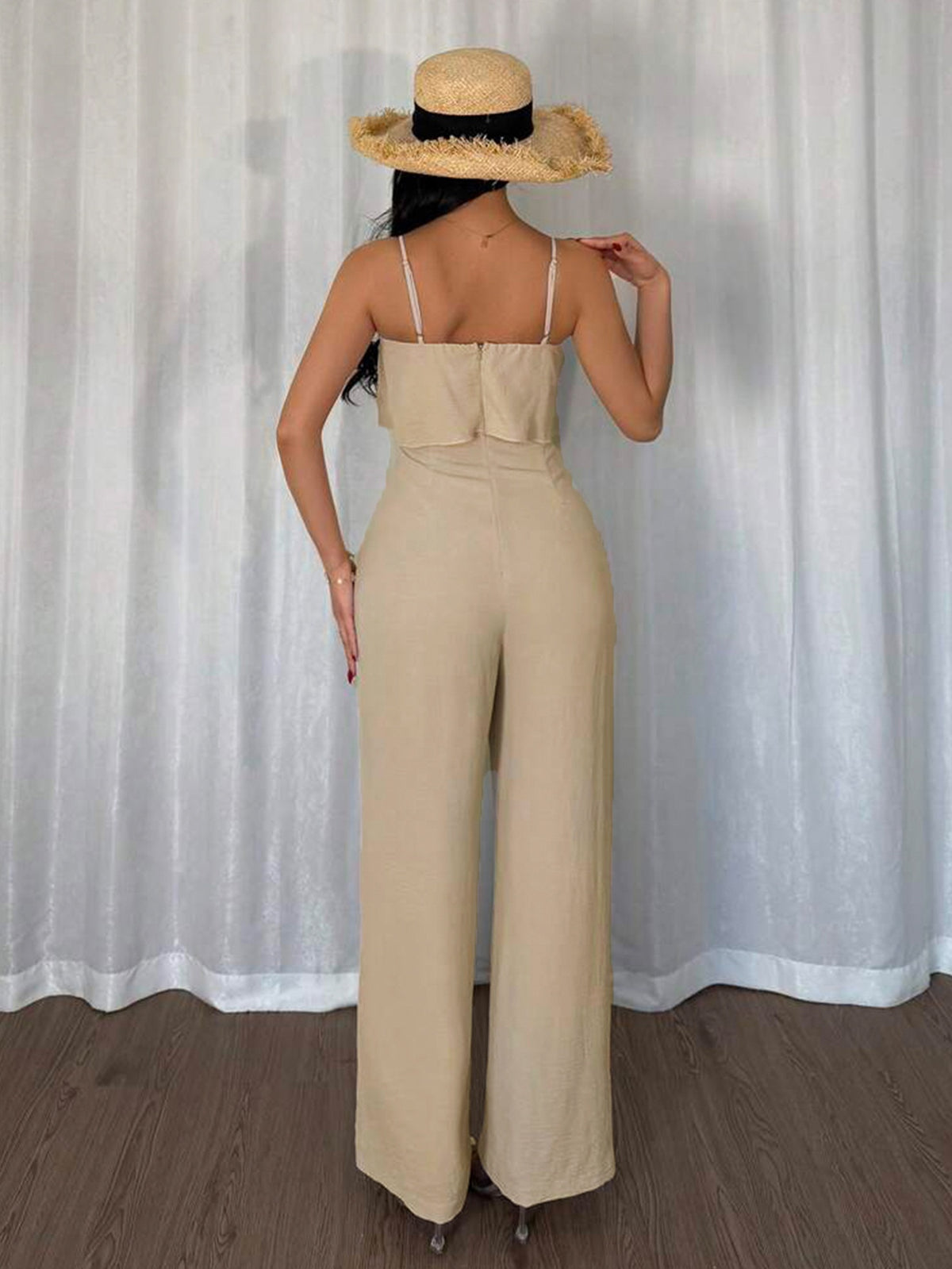 Macacão Feminino Elegante de Perna Larga com Cintura Marcada