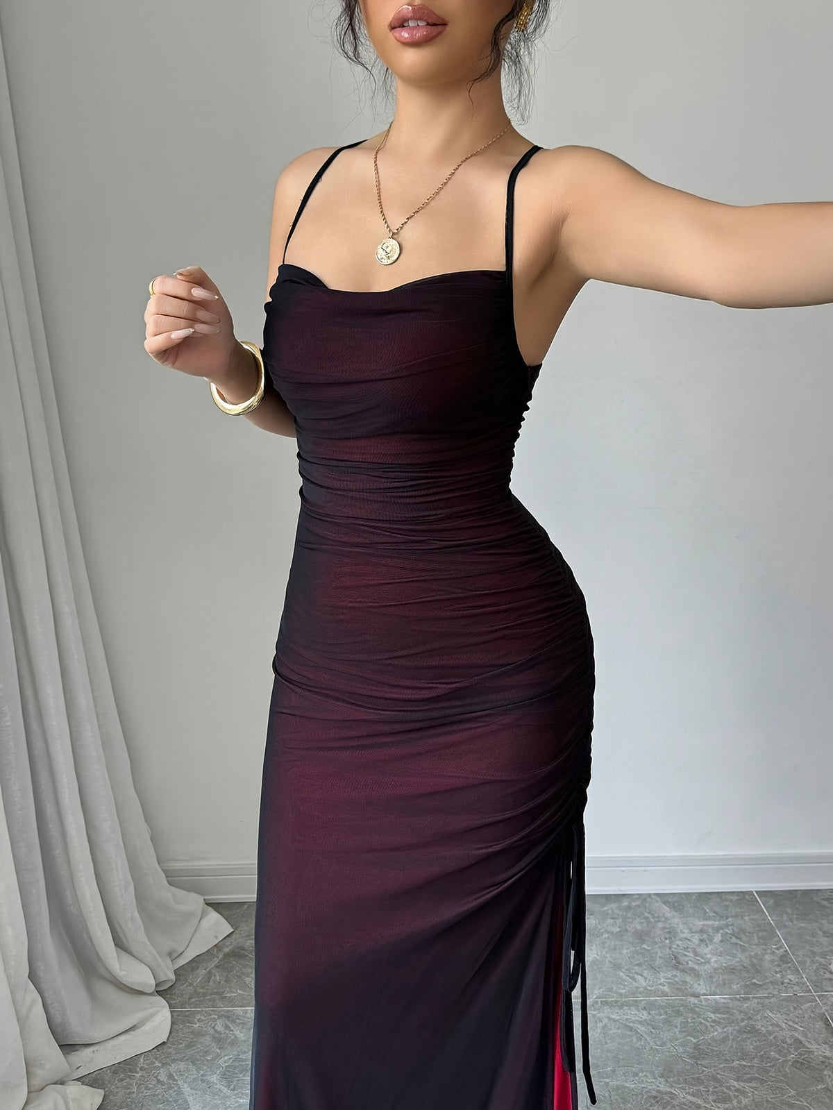 Vestido Longo Elegante com Costas Cruzadas e Alças Finas