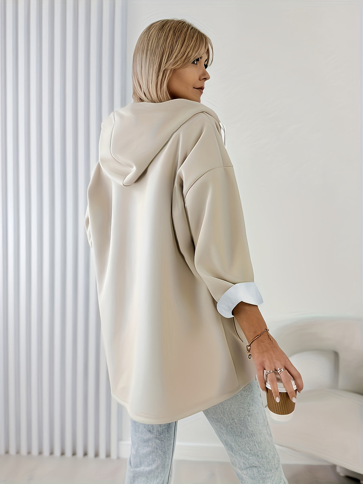 Casaco Feminino Elegante com Capuz e Bolsos para Inverno