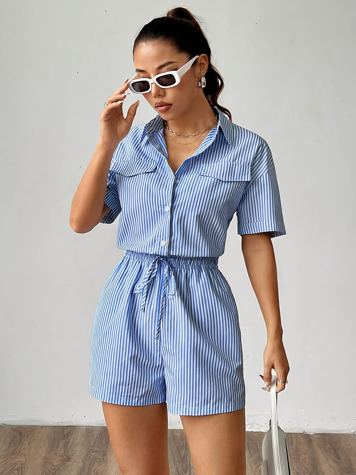 Macacão Feminino Listrado com Cintura Ajustável