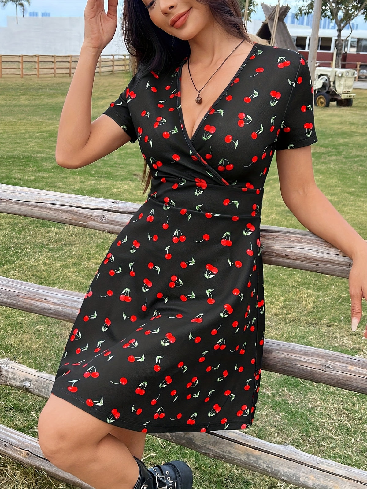 Vestido Curto Evasê Feminino com Estampa de Cereja