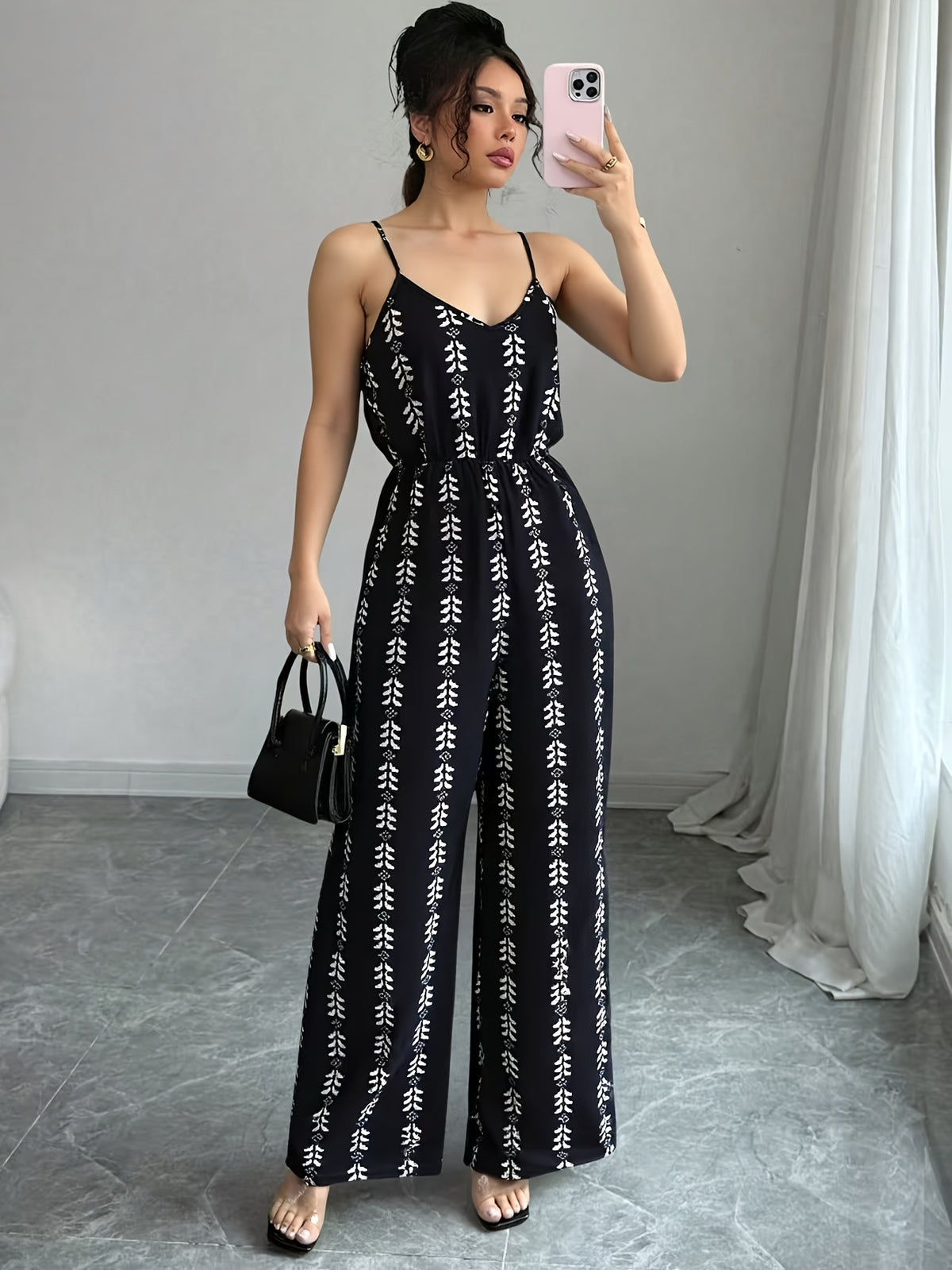 Macacão Feminino Elegante de Perna Larga com Decote em V e Alças Ajustáveis