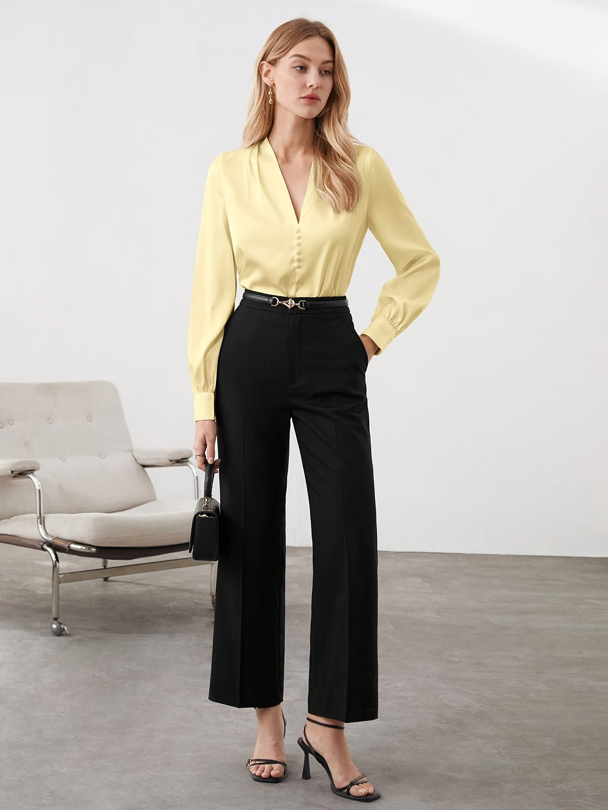 Blusa Feminina de Cetim Manga Longa Decote V Elegante