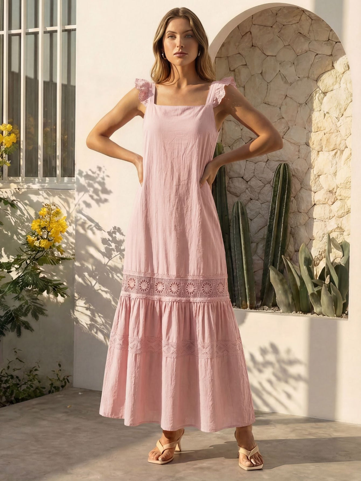 Vestido Longo Feminino de Alça com Decote Quadrado e Saia em Camadas