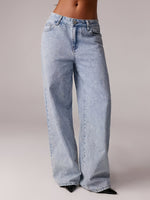 Calça Jeans Feminina Wide Leg Perna Larga Azul Claro