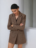 Blazer Feminino Xadrez com Abotoadura Dupla Elegante