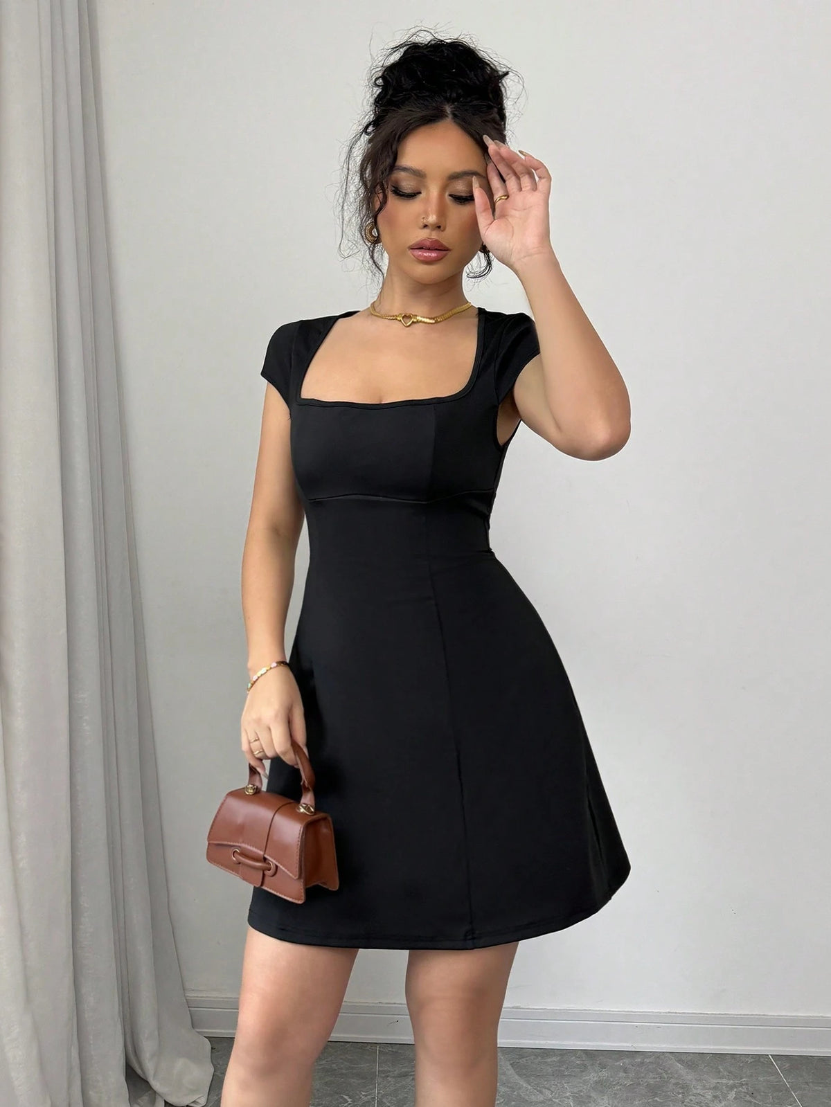 Vestido Curto Evasê Preto Feminino Versátil