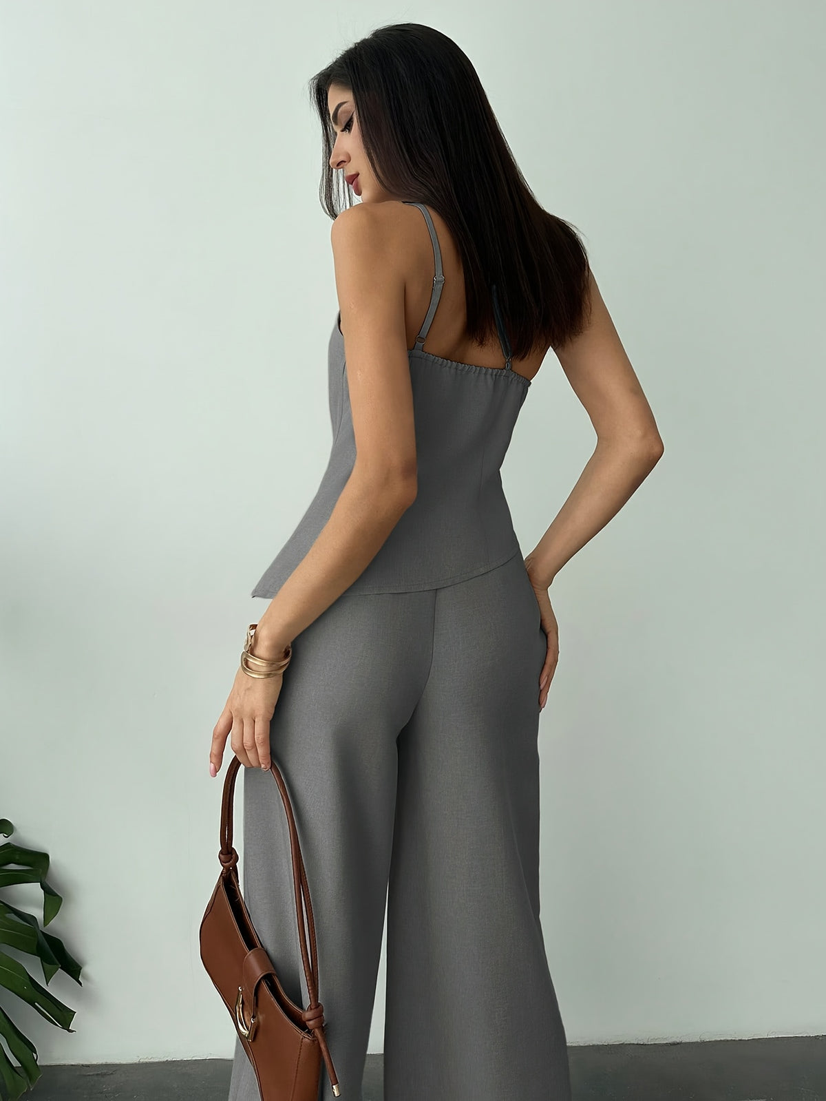 Conjunto Feminino 2 Peças com Top Assimétrico e Calça Pantalona