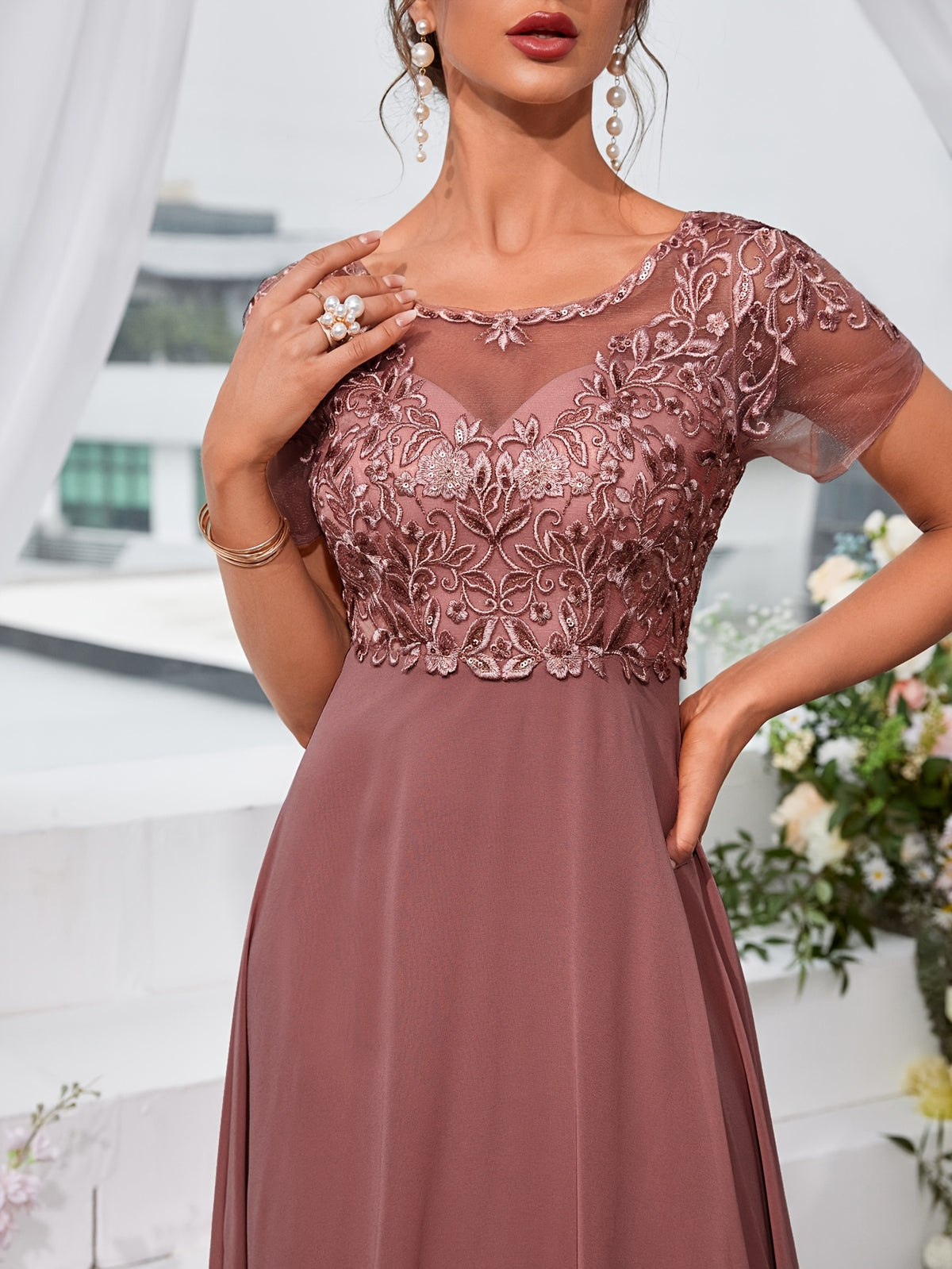 Vestido Chiffon Floral Bordado com Saia Flutuante para Festa