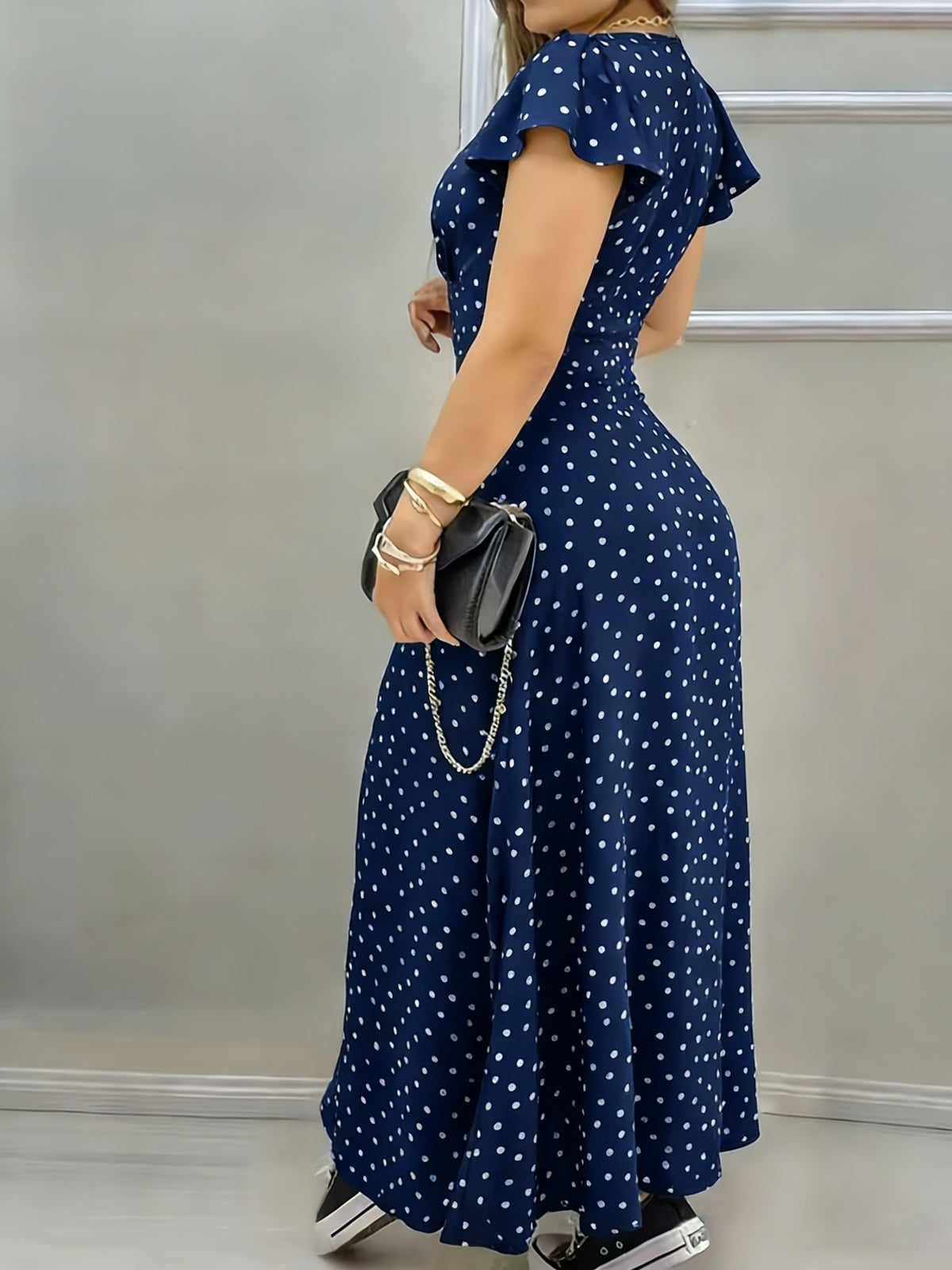 Vestido Longo Poá com Decote V Elegante e Caimento Fluido