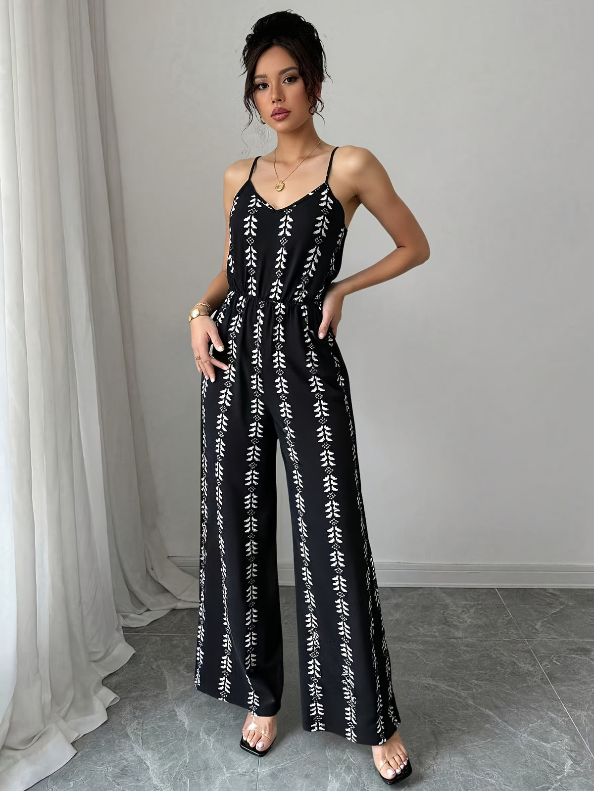 Macacão Feminino Elegante de Perna Larga com Decote em V e Alças Ajustáveis