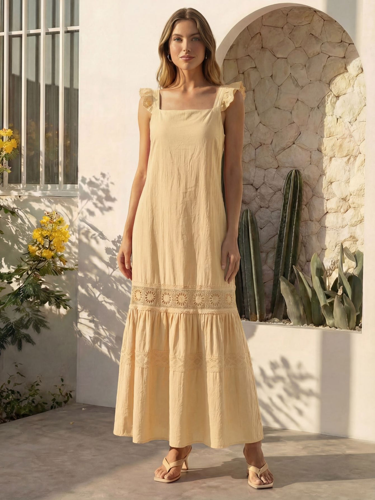 Vestido Longo Feminino de Alça com Decote Quadrado e Saia em Camadas