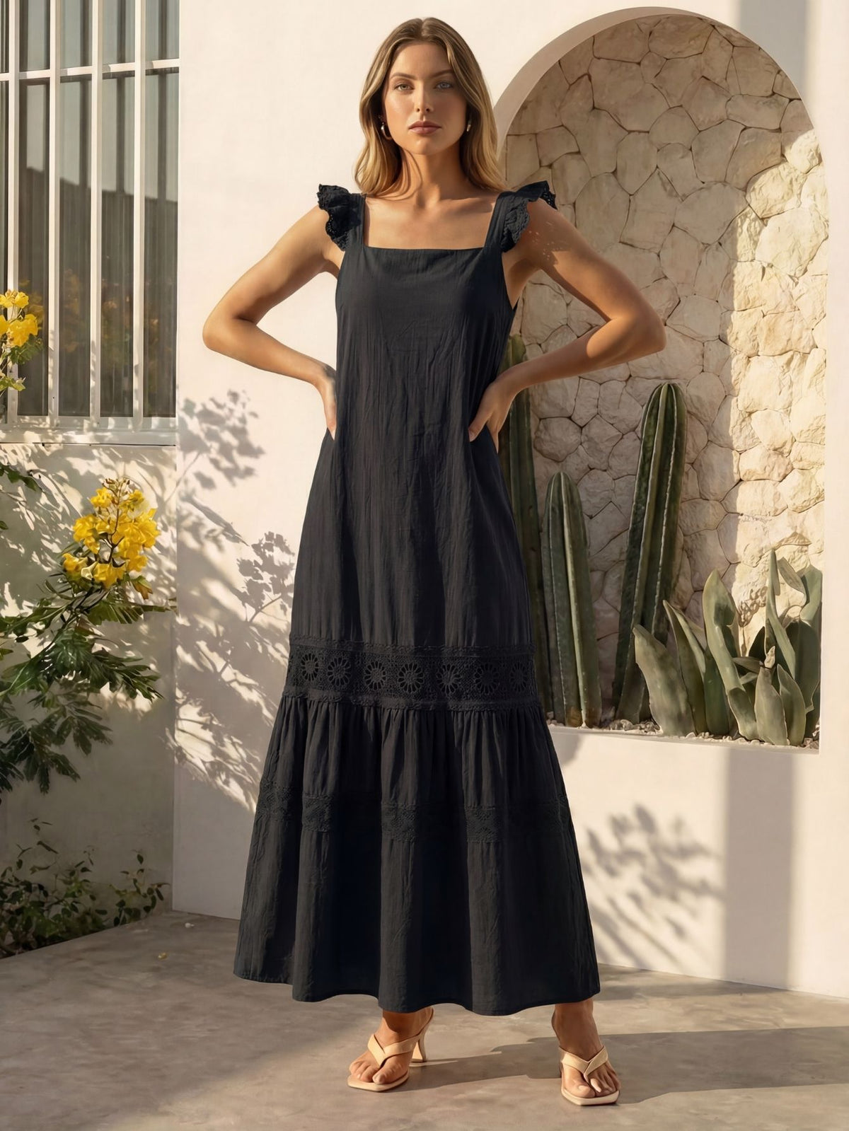 Vestido Longo Feminino de Alça com Decote Quadrado e Saia em Camadas