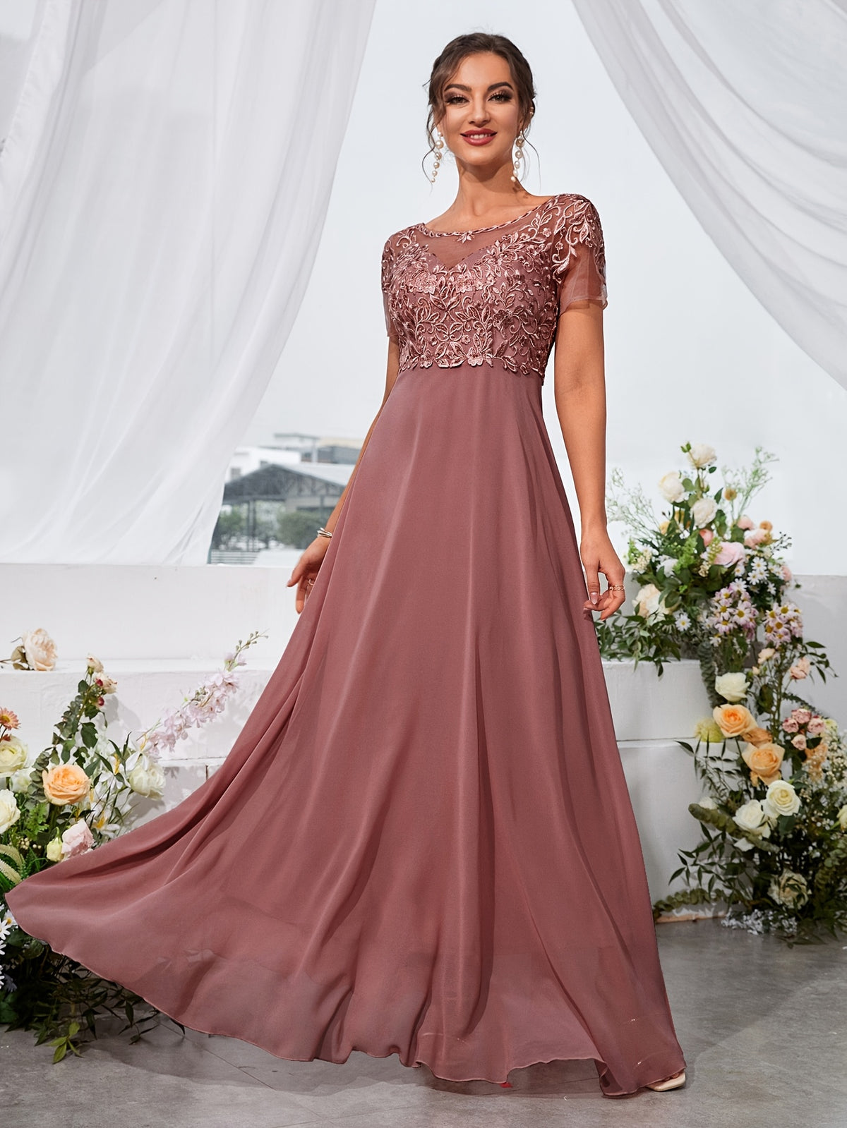 Vestido Chiffon Floral Bordado com Saia Flutuante para Festa