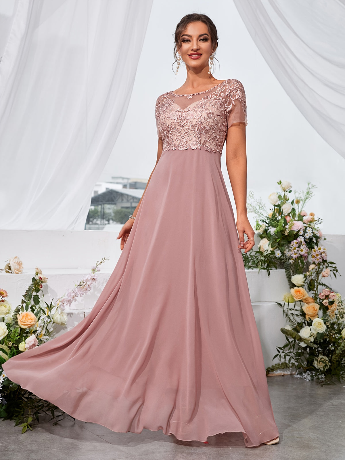 Vestido Chiffon Floral Bordado com Saia Flutuante para Festa