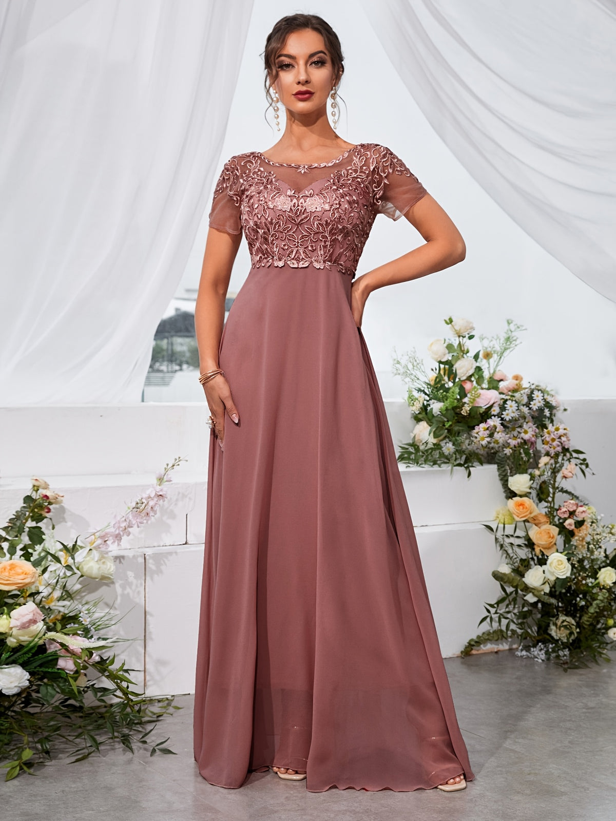 Vestido Chiffon Floral Bordado com Saia Flutuante para Festa