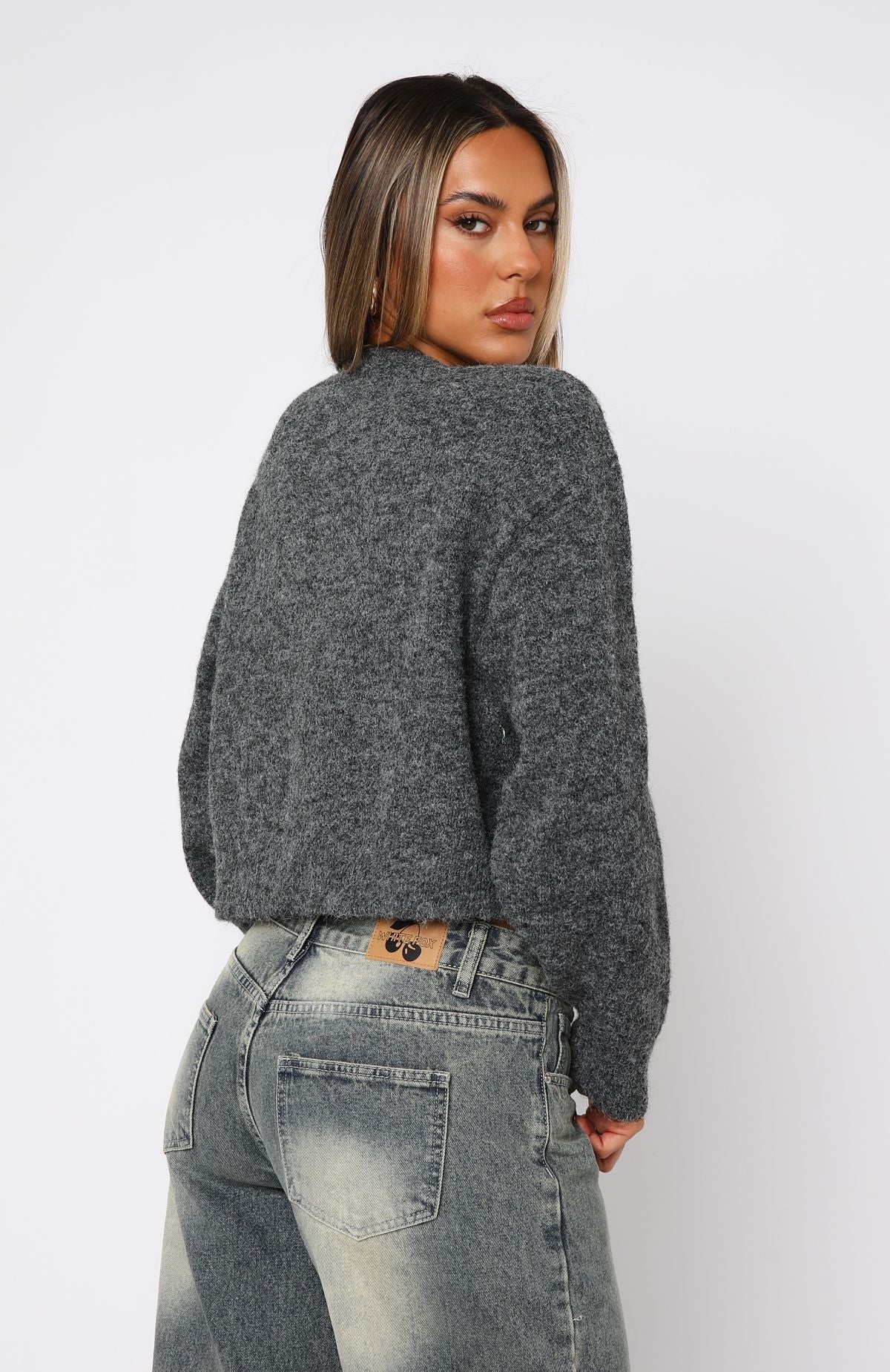 Cardigan Feminino Cropped de Tricô com Botões e Gola Redonda