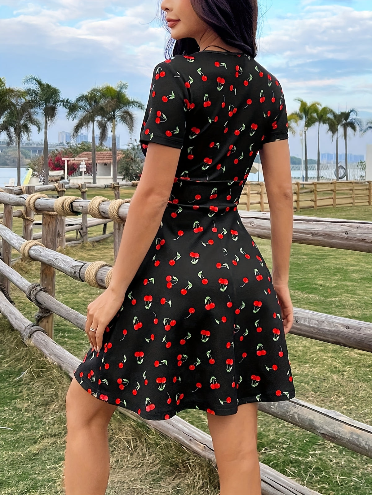 Vestido Curto Evasê Feminino com Estampa de Cereja
