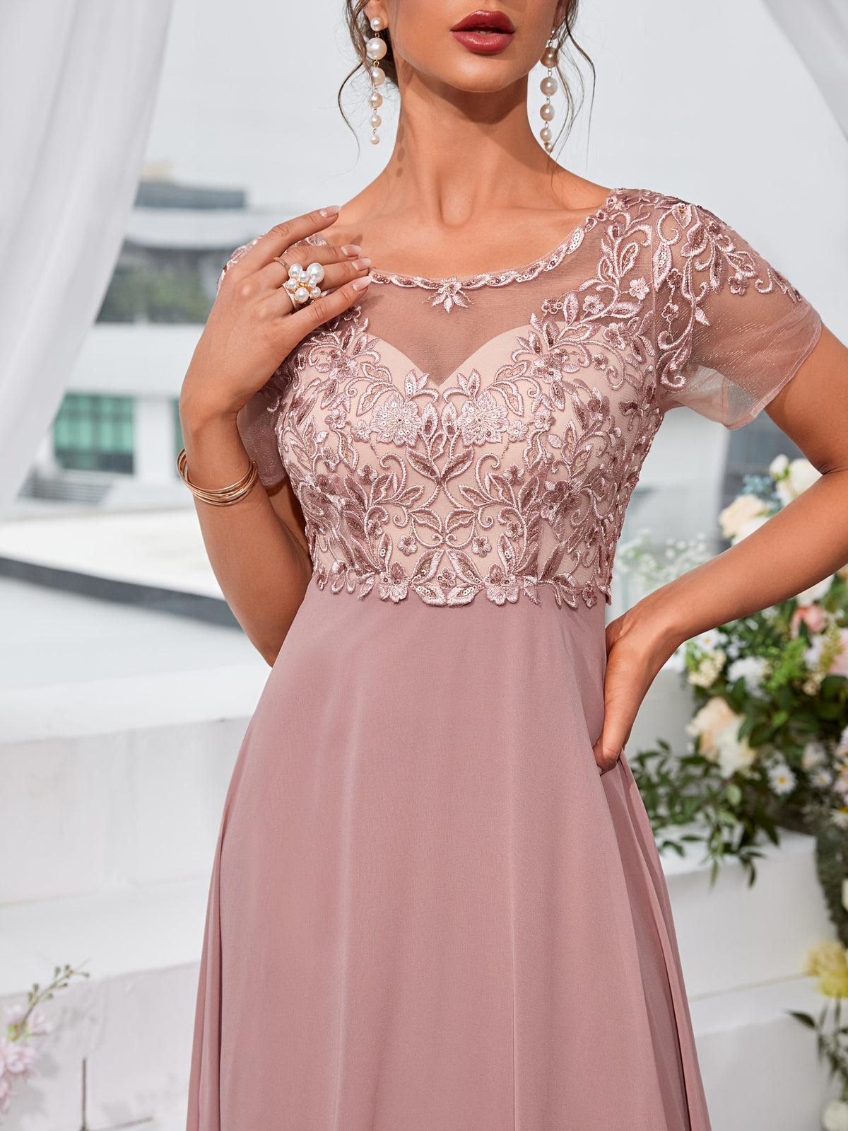 Vestido Chiffon Floral Bordado com Saia Flutuante para Festa