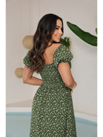 Vestido Midi Floral Ombro a Ombro com Decote e Elastex