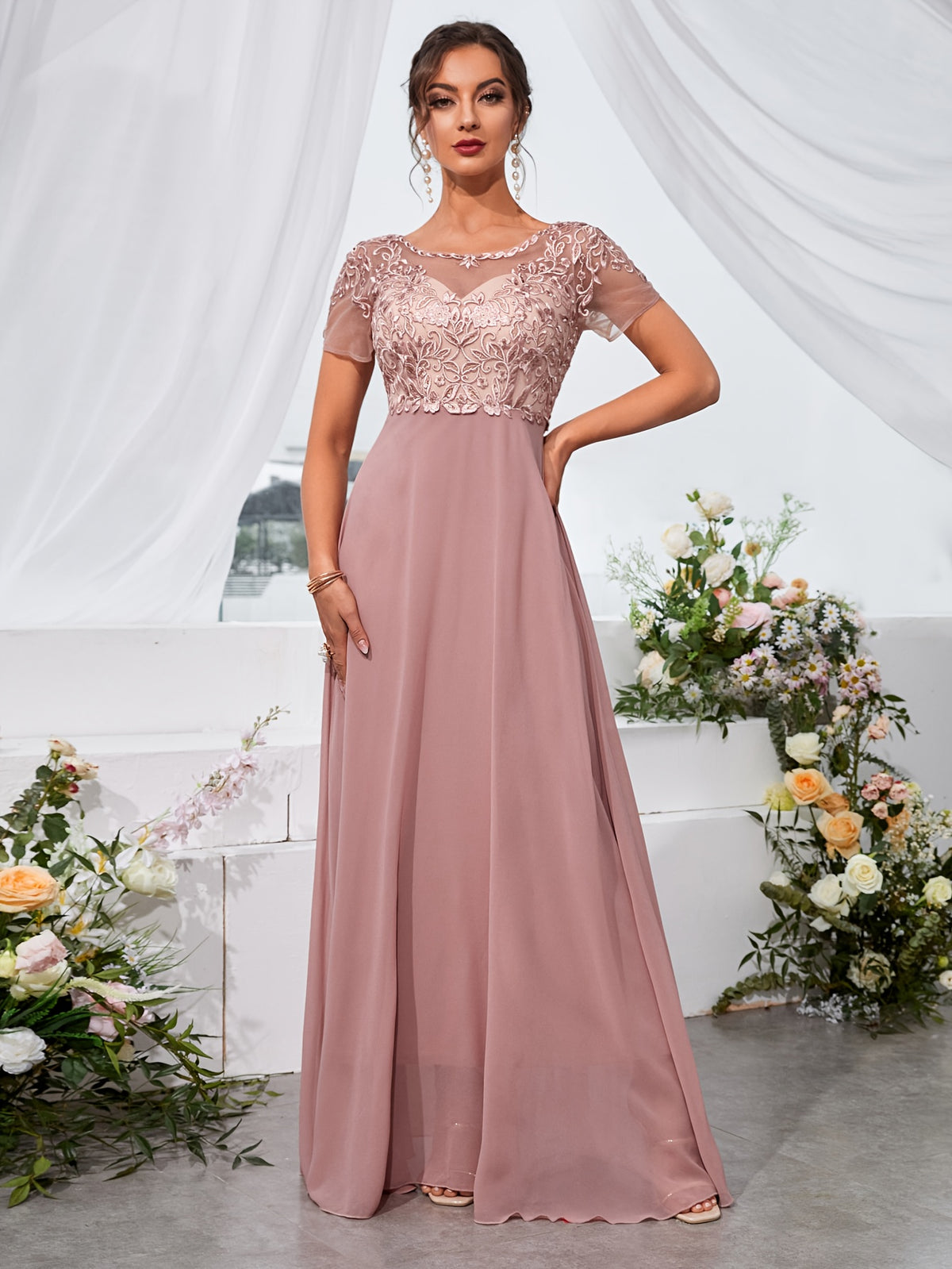 Vestido Chiffon Floral Bordado com Saia Flutuante para Festa