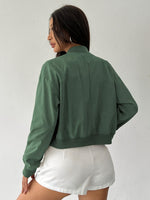 Jaqueta Feminina Cropped com Gola Estilo Bomber Casual