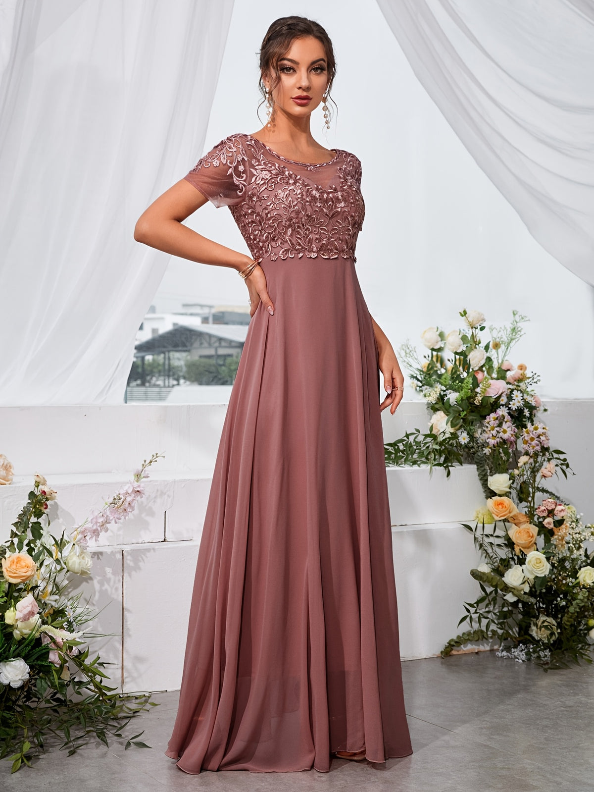 Vestido Chiffon Floral Bordado com Saia Flutuante para Festa