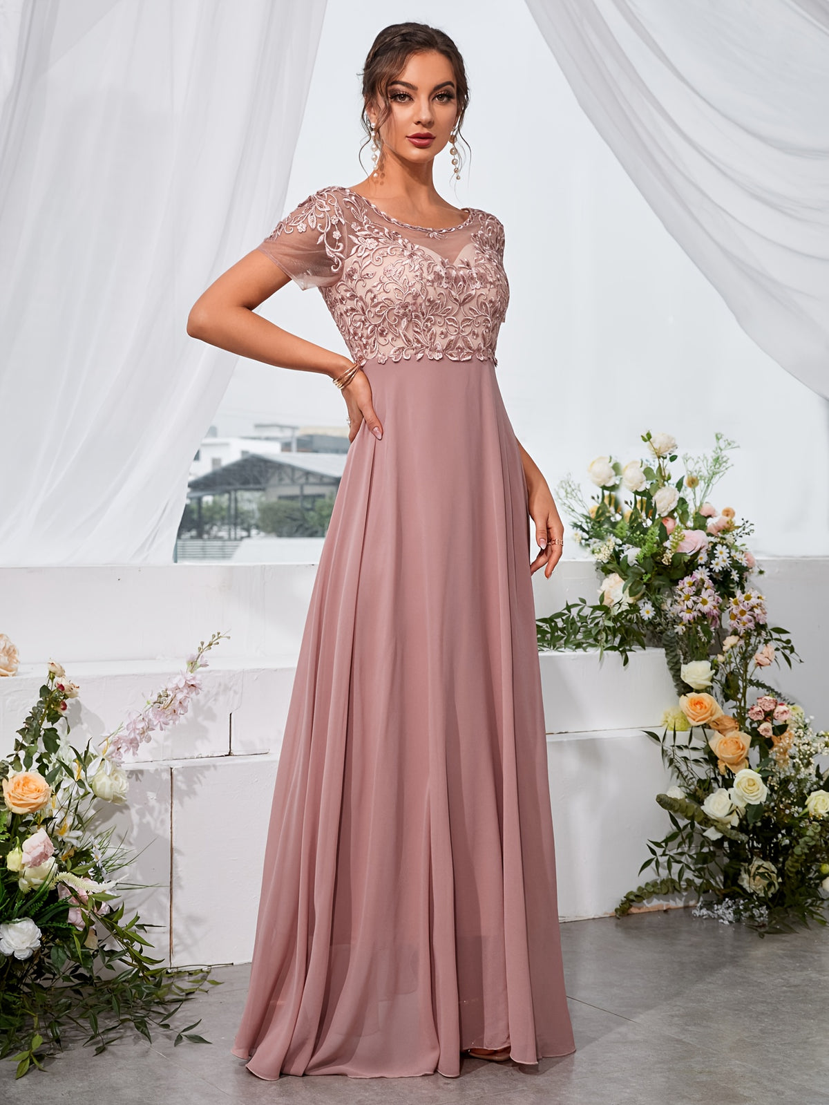 Vestido Chiffon Floral Bordado com Saia Flutuante para Festa