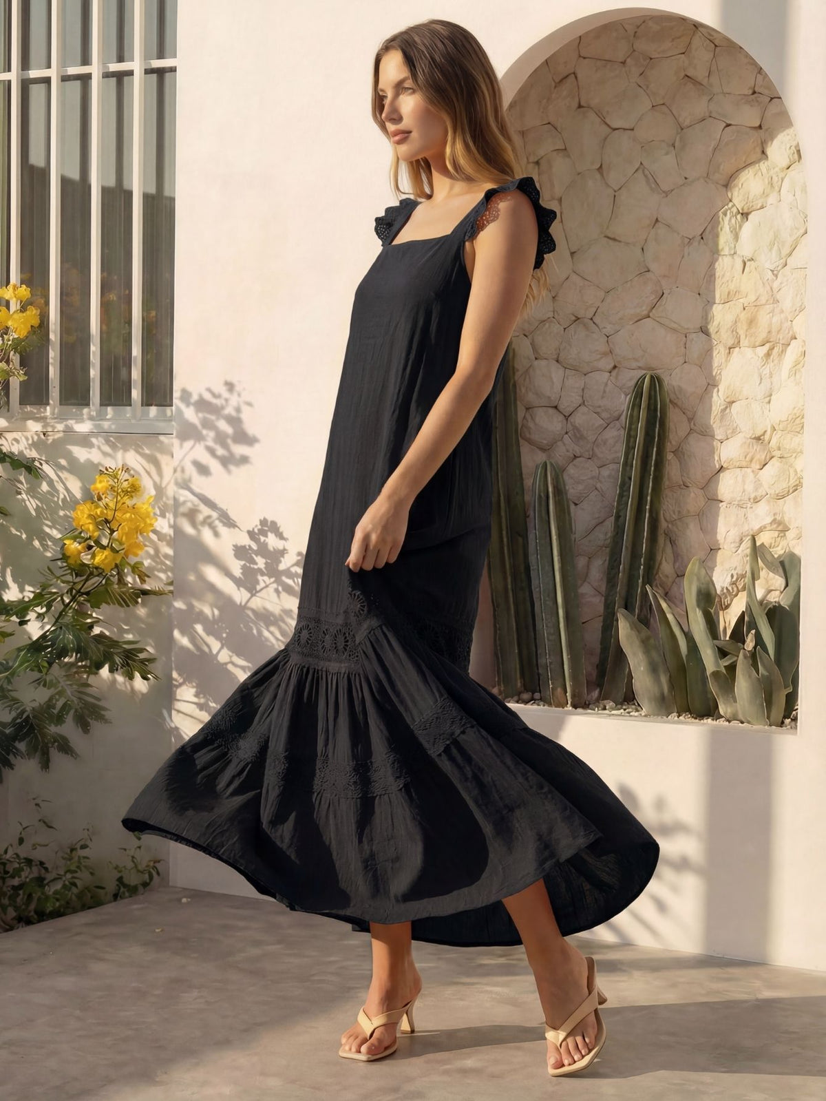 Vestido Longo Feminino de Alça com Decote Quadrado e Saia em Camadas