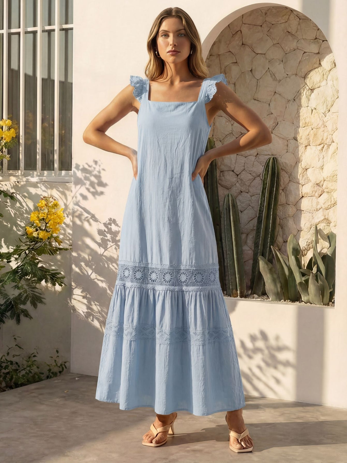 Vestido Longo Feminino de Alça com Decote Quadrado e Saia em Camadas